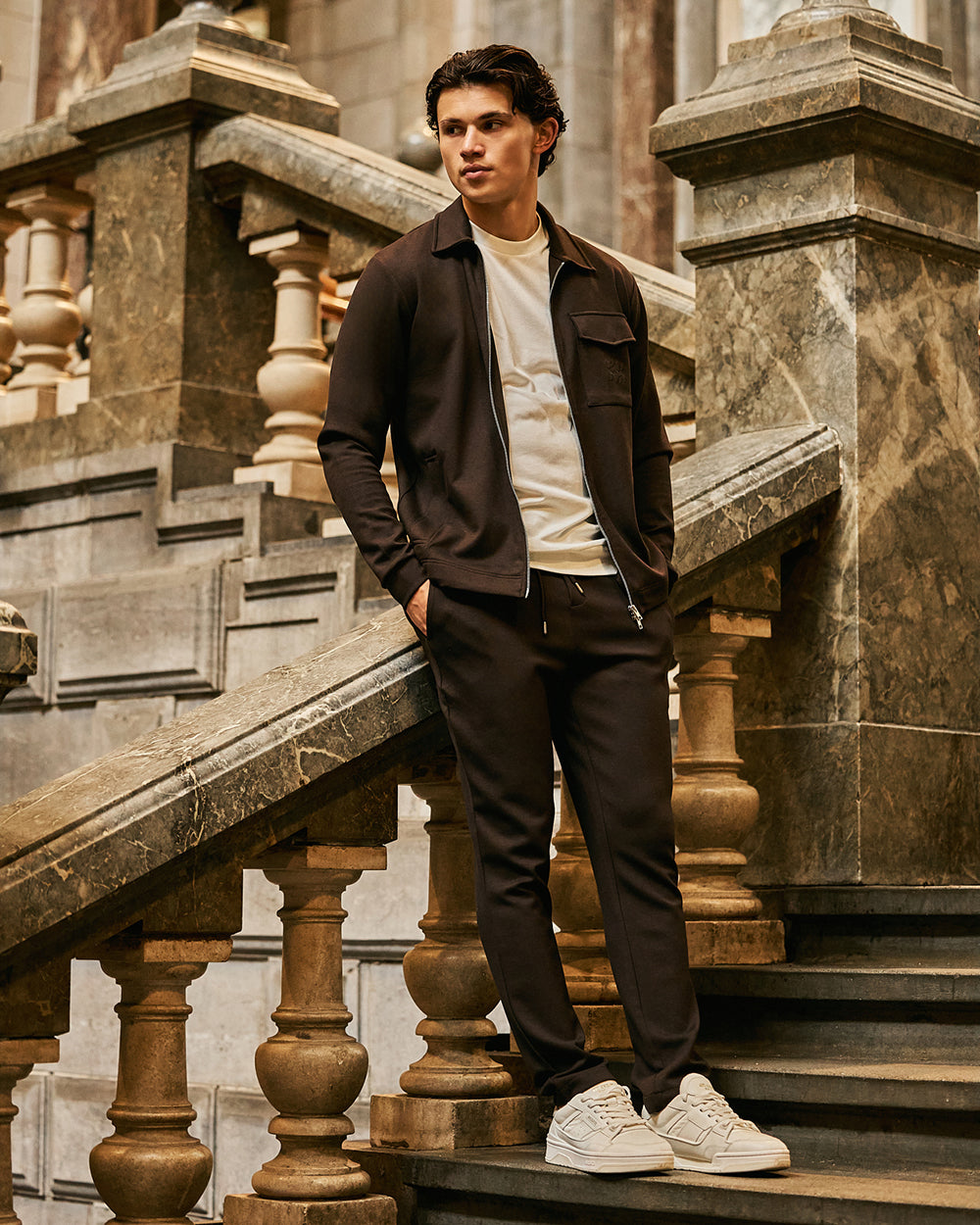 Wayne | Brown Dark